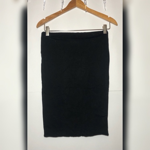 ✨H&M BASIC BLACK SKIRT (S) - Picture 2 of 3